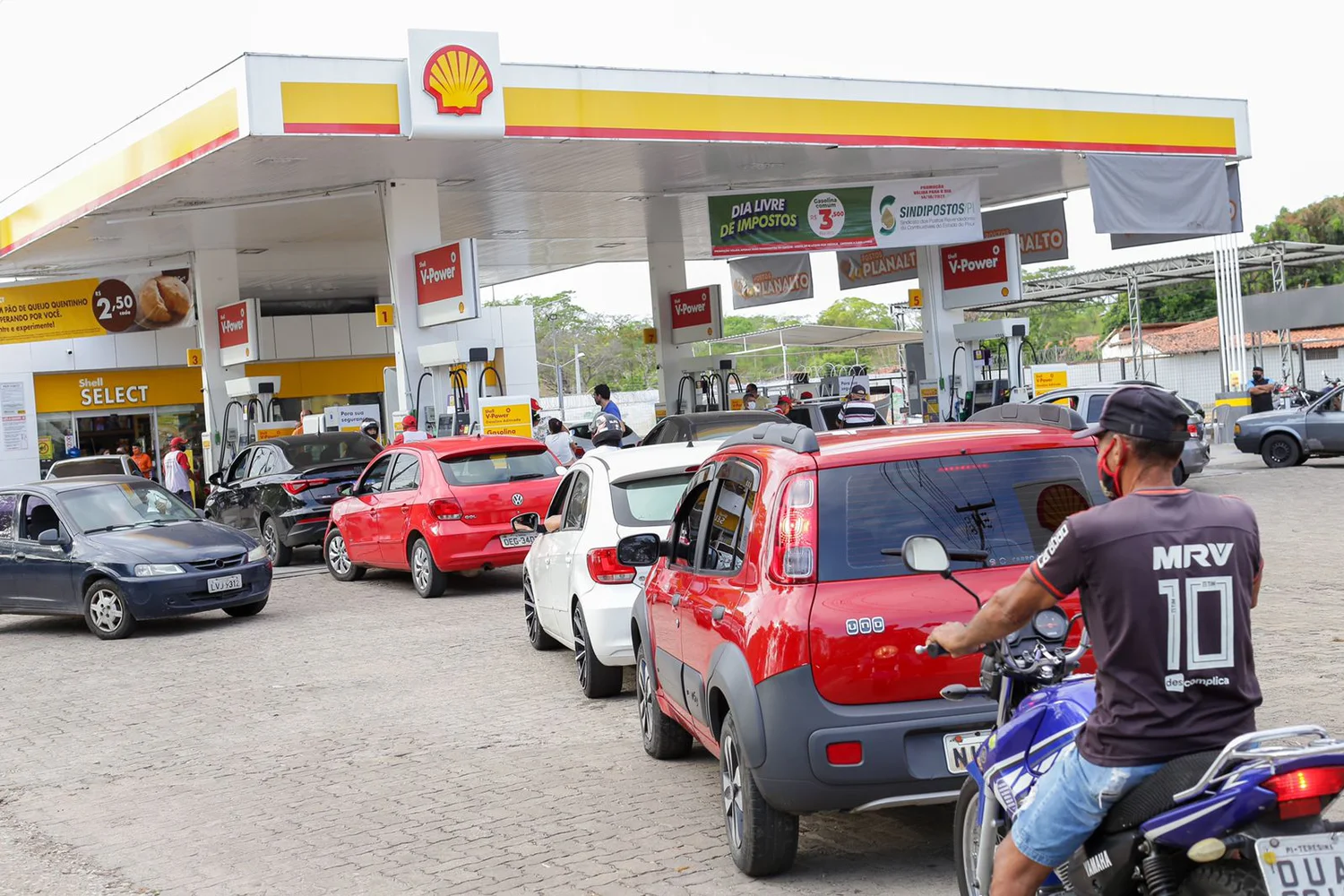 Seleção De Pessoas Com Ensino Médio Completo Para Trabalhar Como Frentista Em Posto De Gasolina 